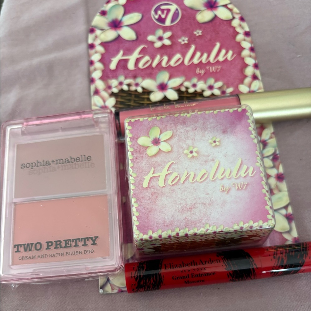 W7 Honolulu Bronzer and Elizabeth Arden Mascara Set